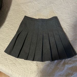 Grey pleated skirt